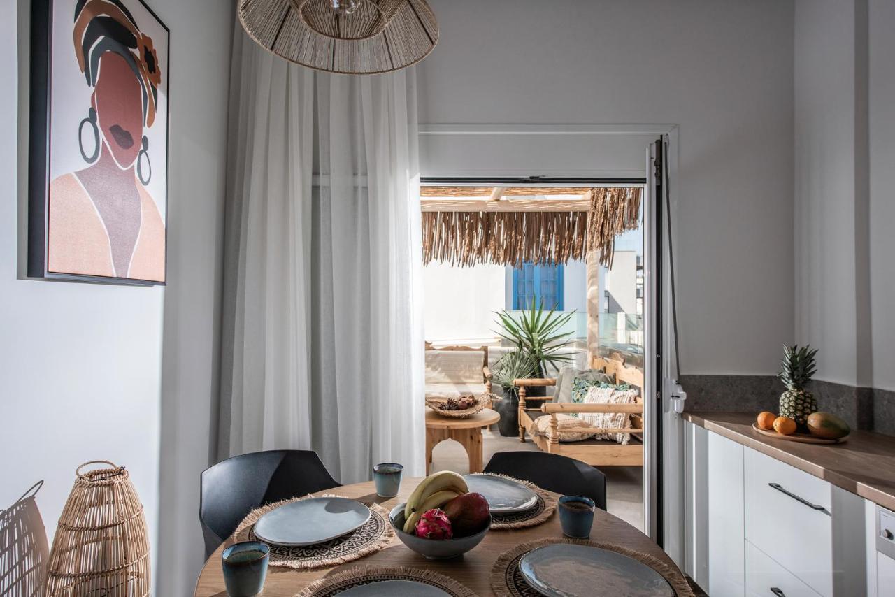 Khroma Luxury Suite 2 Beach Front Apartment Herszonisszosz Kültér fotó