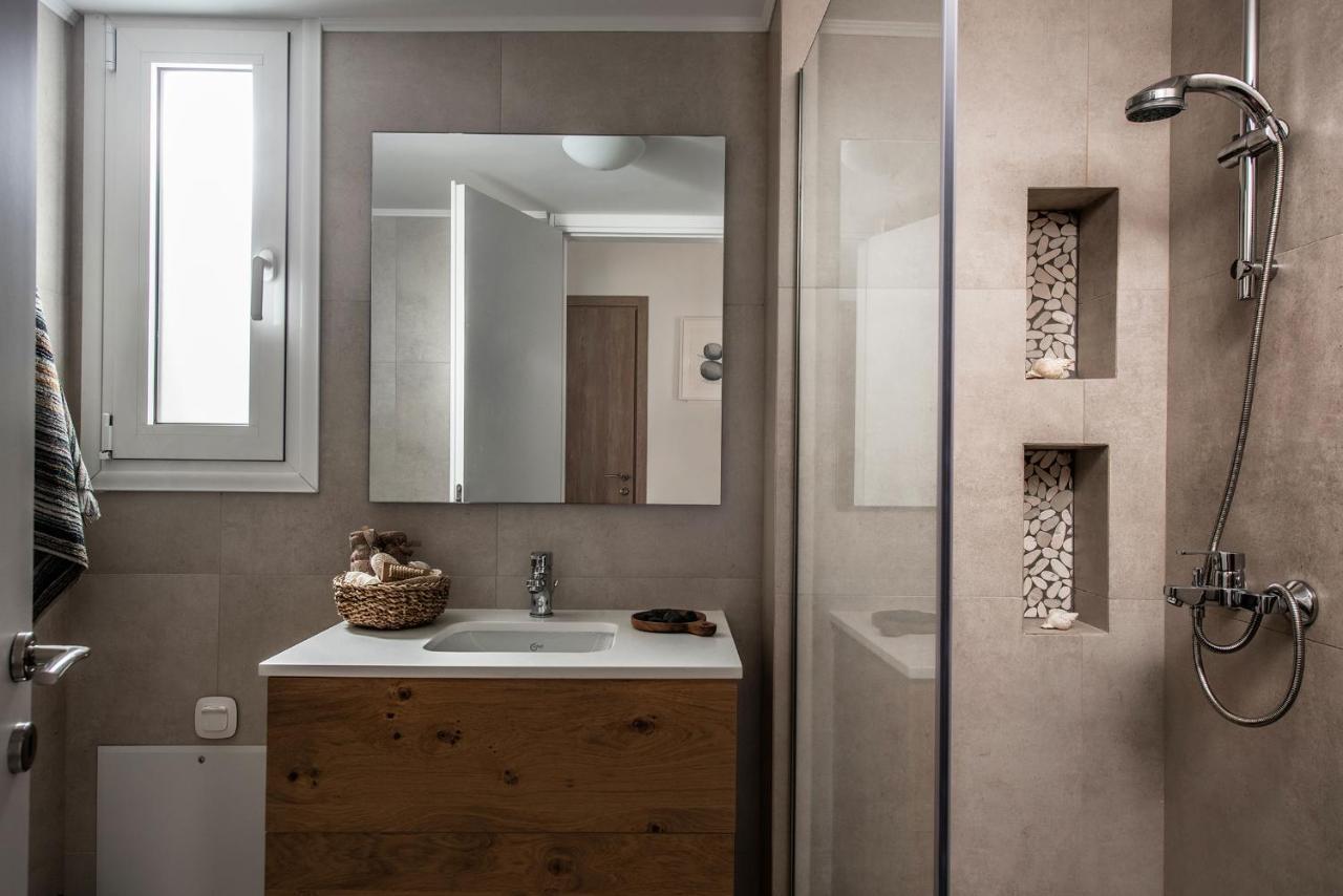 Khroma Luxury Suite 2 Beach Front Apartment Herszonisszosz Kültér fotó