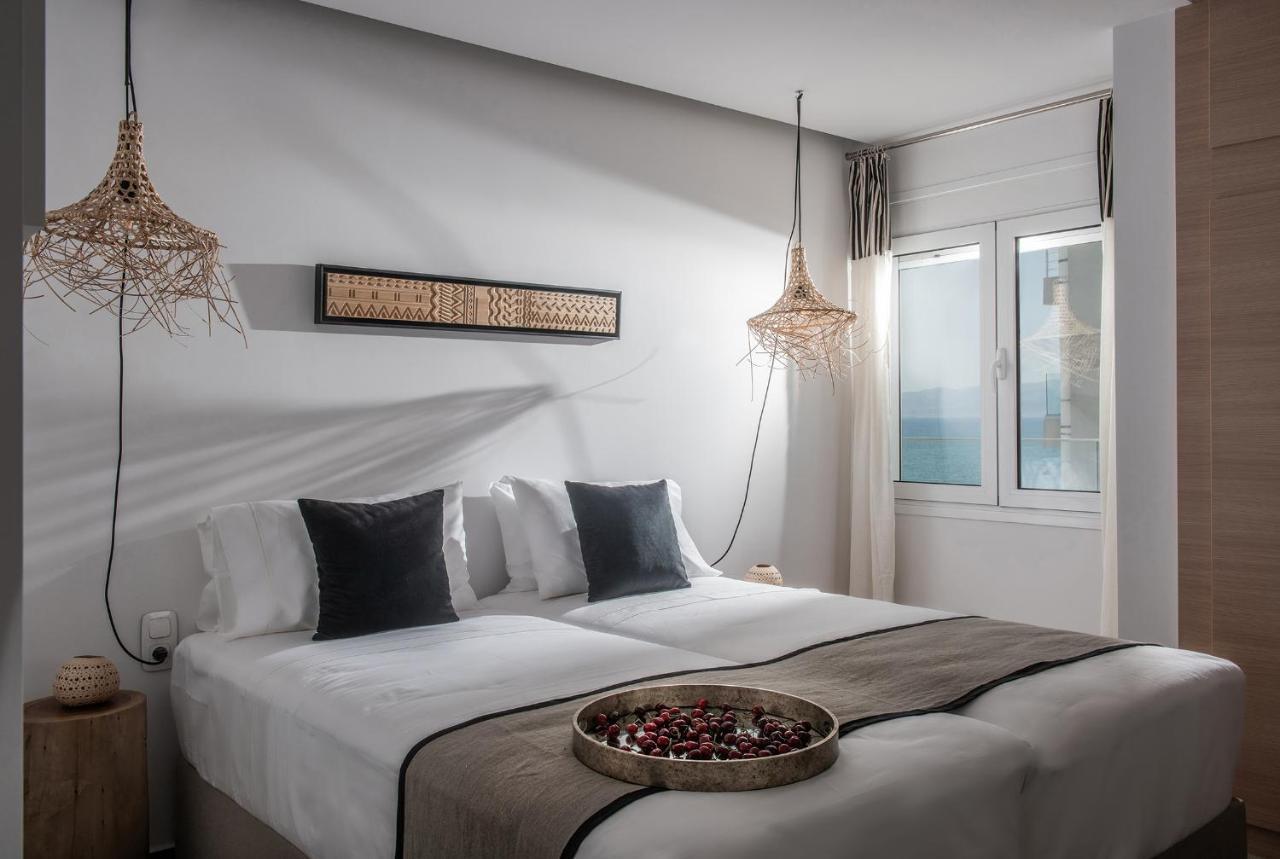Khroma Luxury Suite 2 Beach Front Apartment Herszonisszosz Kültér fotó